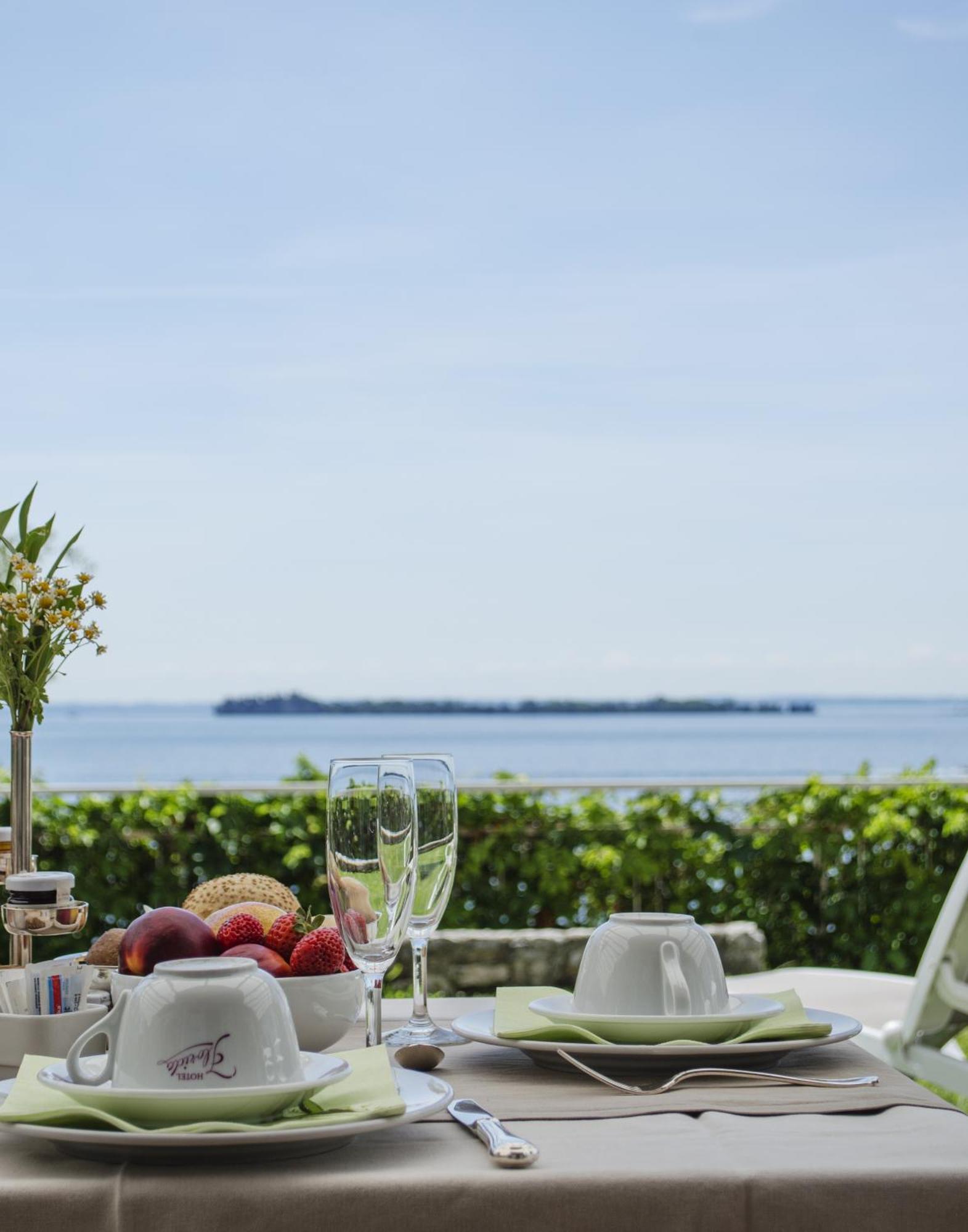 Hotel Villa Florida & Suite Apartments Гардоне Ривьера Экстерьер фото